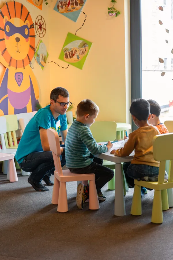 Mitarbeiterin im Kinderdienst